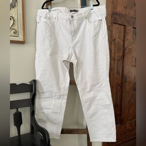 Torrid Boyfriend Straight NWOT White Denim Jeans Sz 24